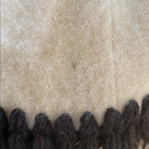 Elegant Black and White Cape Icelandic Design Vintage Small 100% Virgin Wool - Picture 9 of 9